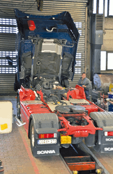 Bild eines LKW in der Werkstatt